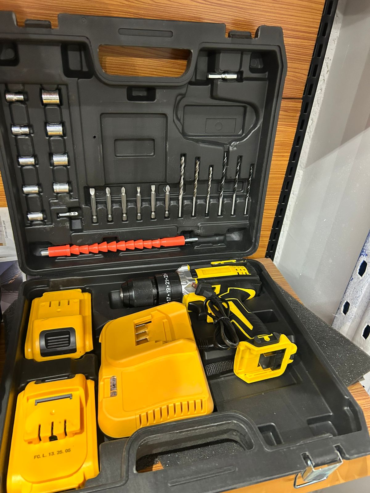 KIT DE TALADRO Y ATORNILLADOR INALAMBRICO DOTVIX 2 BATERIAS DE 128V: Potencia y comodidad en tus manos.✨💪✅